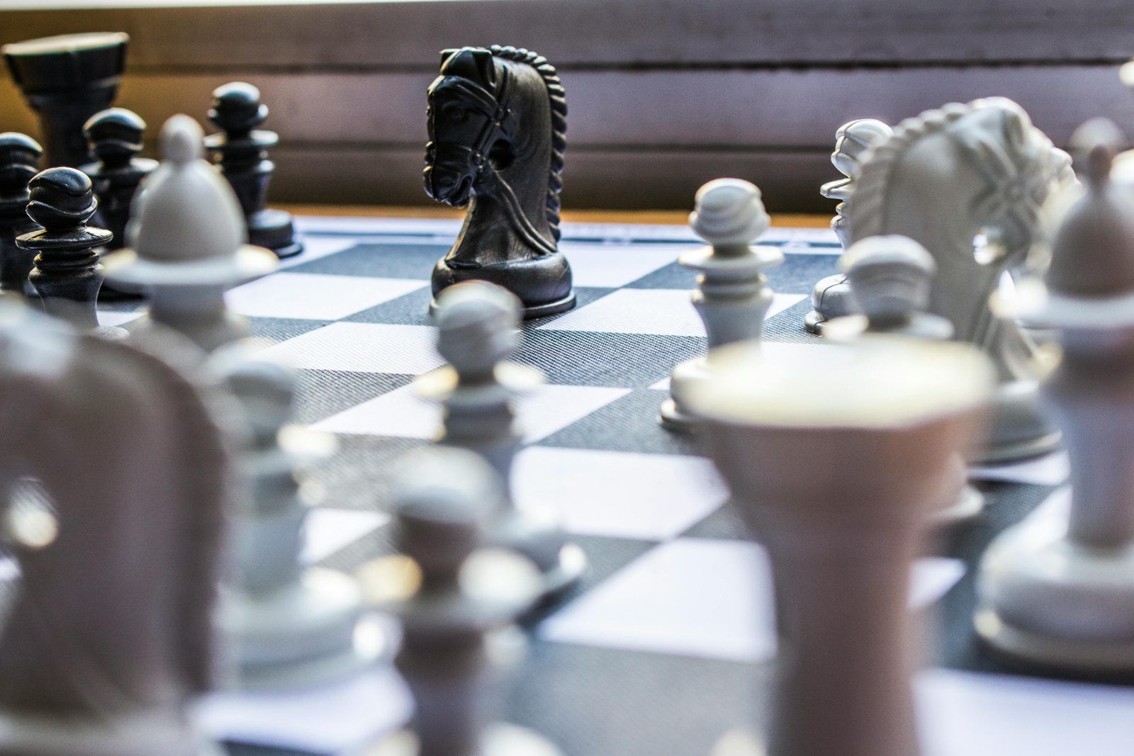 What Marketers Can Learn from AI Competitor Ads？